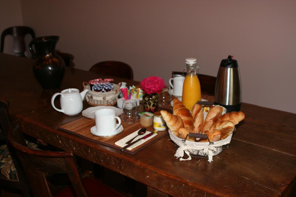 Le Petit Moulin Bed & Breakfast Faverelles Bagian luar foto