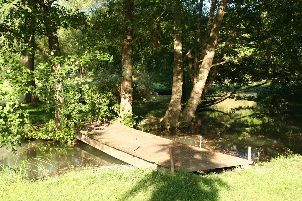 Le Petit Moulin Bed & Breakfast Faverelles Bagian luar foto